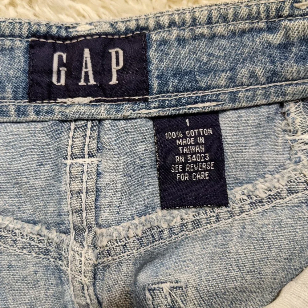 GAP button down